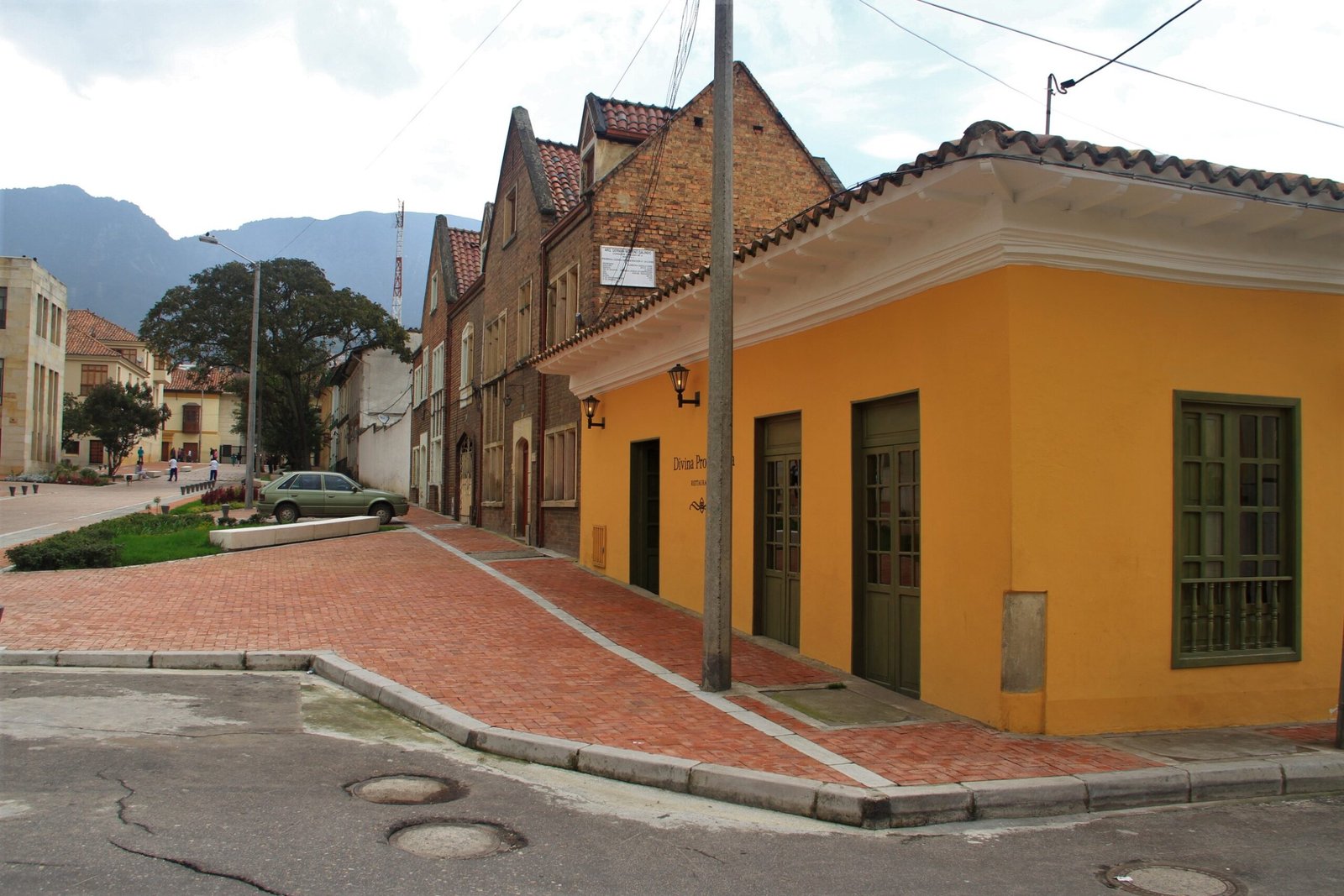 Vista exterior de Casa Cascella en el centro de Bogotá