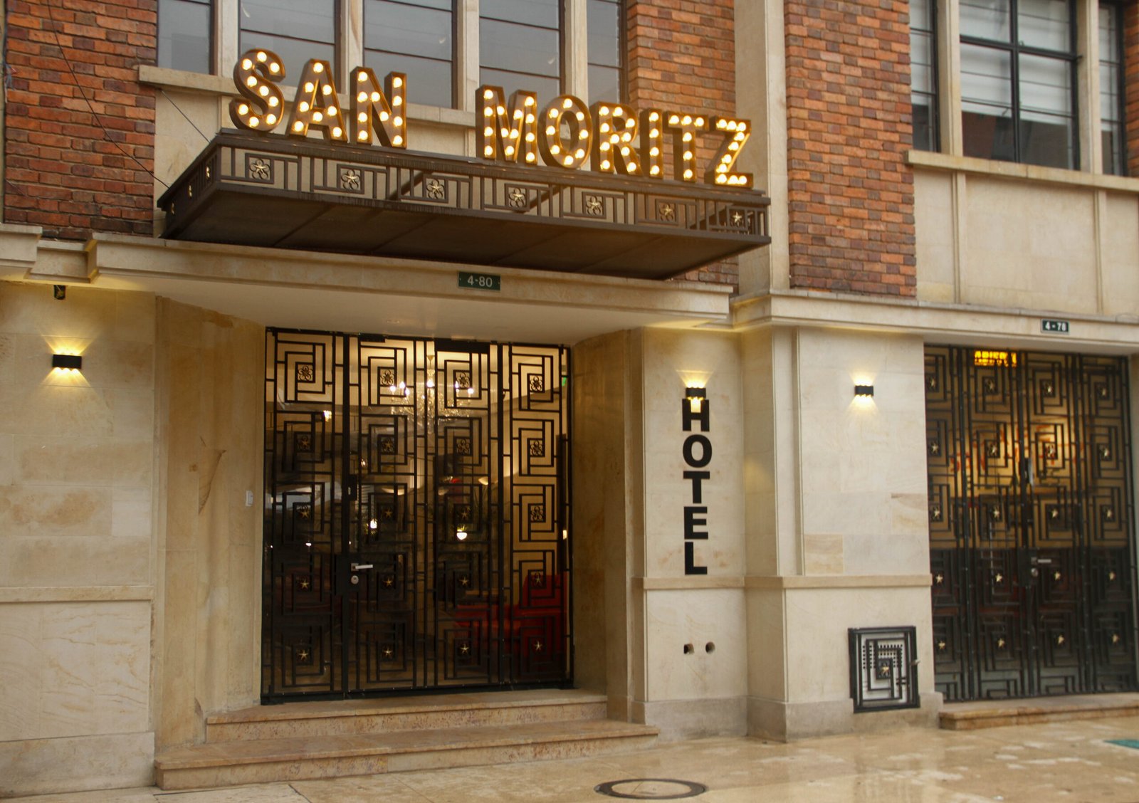 Entrada restaurada del Hotel San Moritz en Bogotá